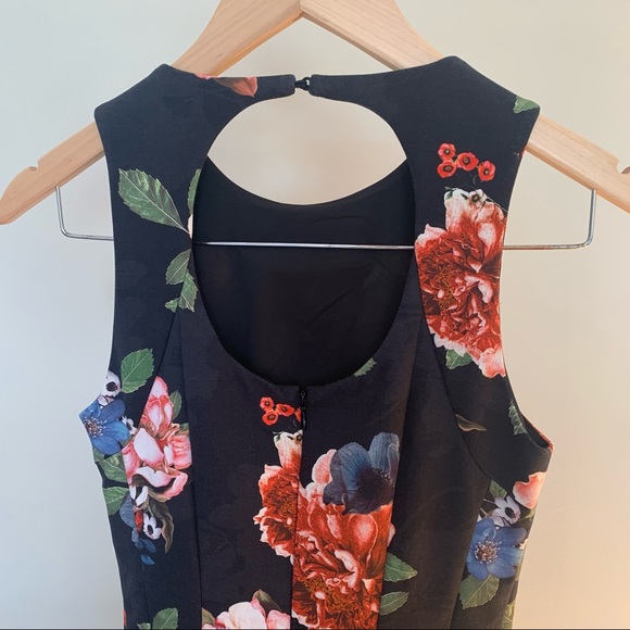 RW&Co Floral Dress - Picture 7 of 10